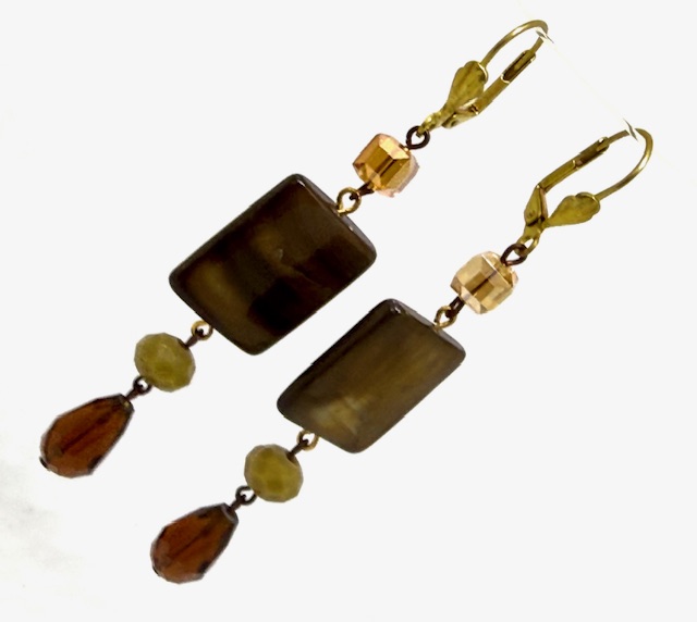Orecchino vintage pendente con perla colore écru - immagine 3