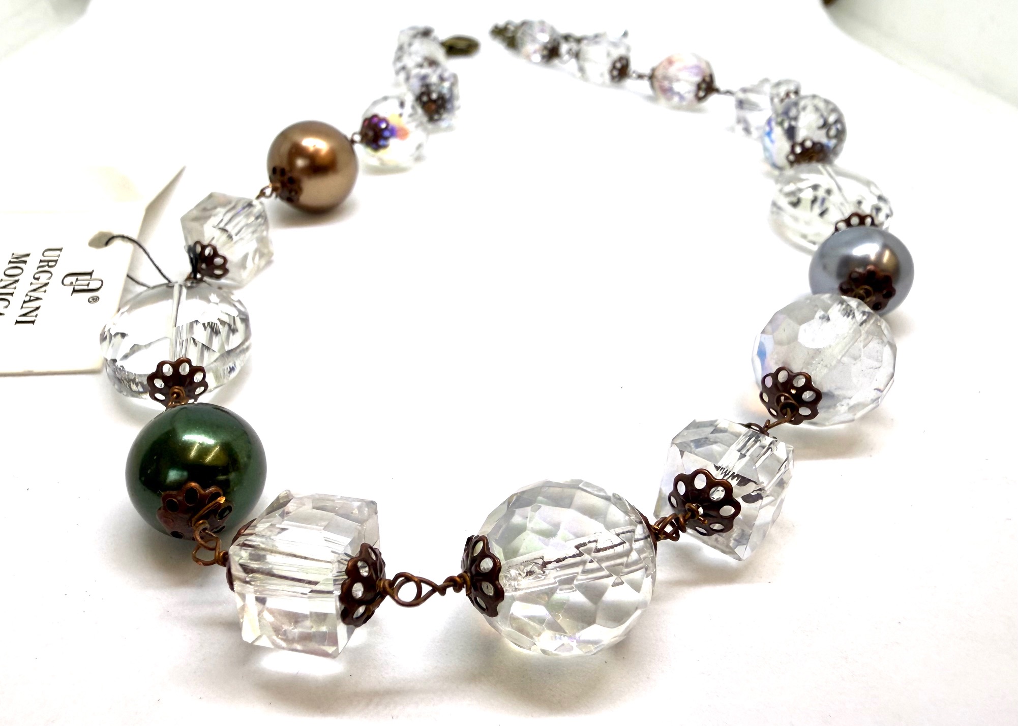 Collana retrò con particolari  in cristall0,