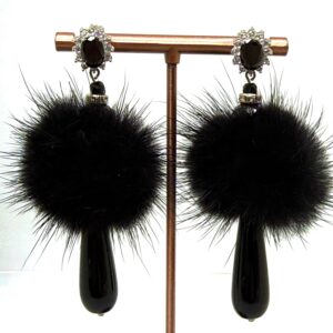 Orecchino pendente con Visone eco-friendly e pietre dure.