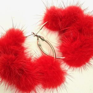 Orecchino anello  in acciaio e  Visone eco-friendly rosso.