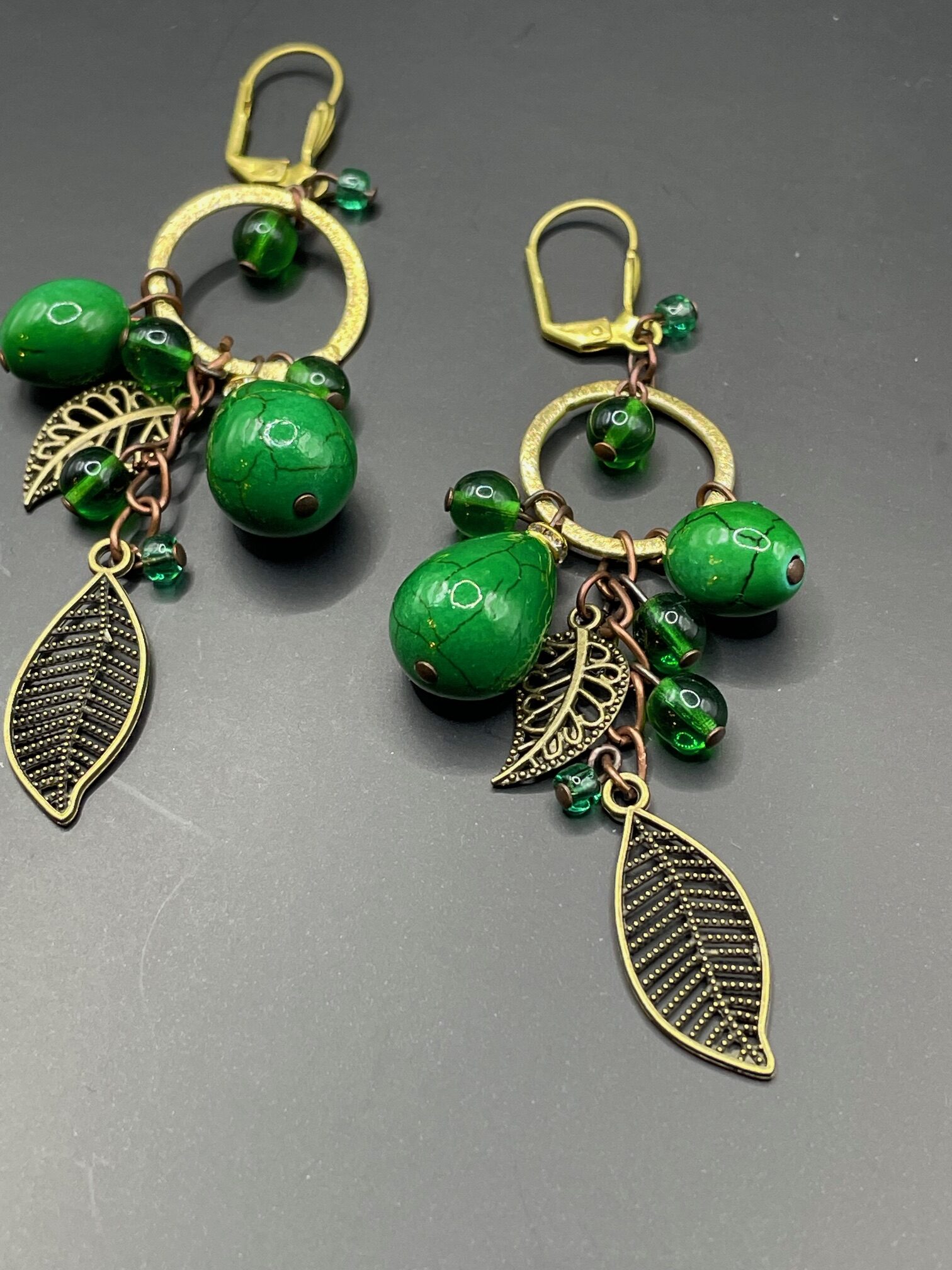 Orecchini retrò pendenti verdi. - immagine 3