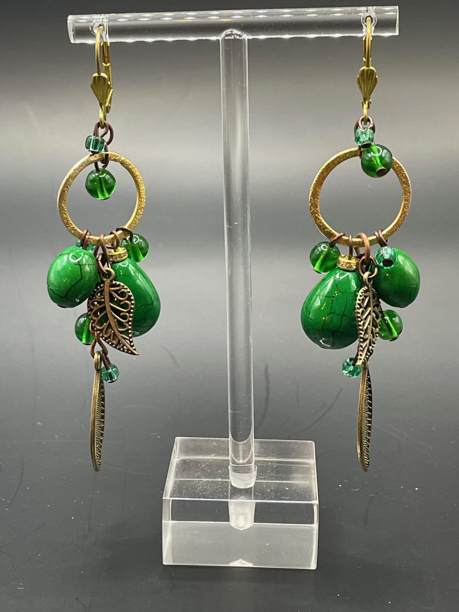 Orecchini retrò pendenti verdi. - immagine 2