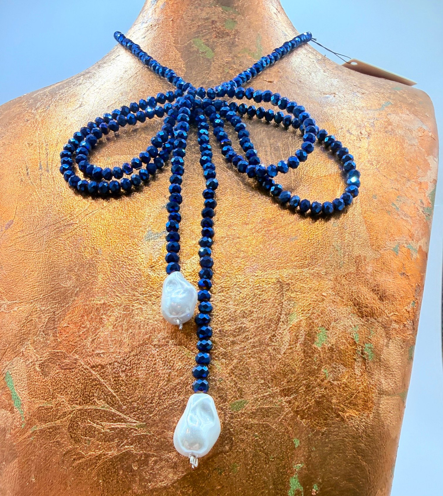 Collana girocollo doppio fiocco, cristallo blu e gocce madreperla